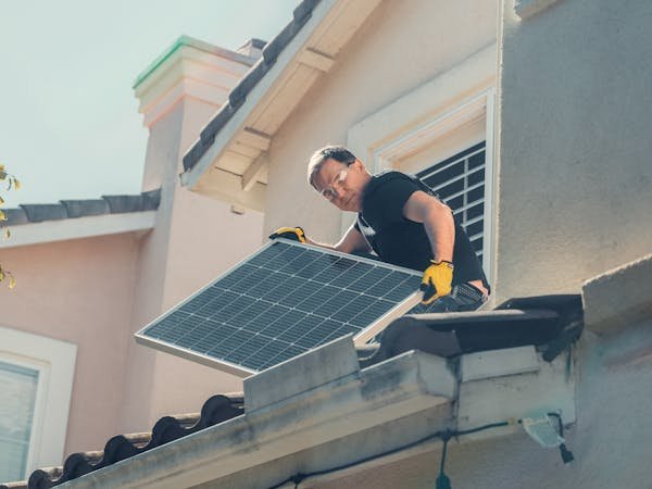 Installateur de panneaux solaires avec batterie : comment choisir la meilleure option